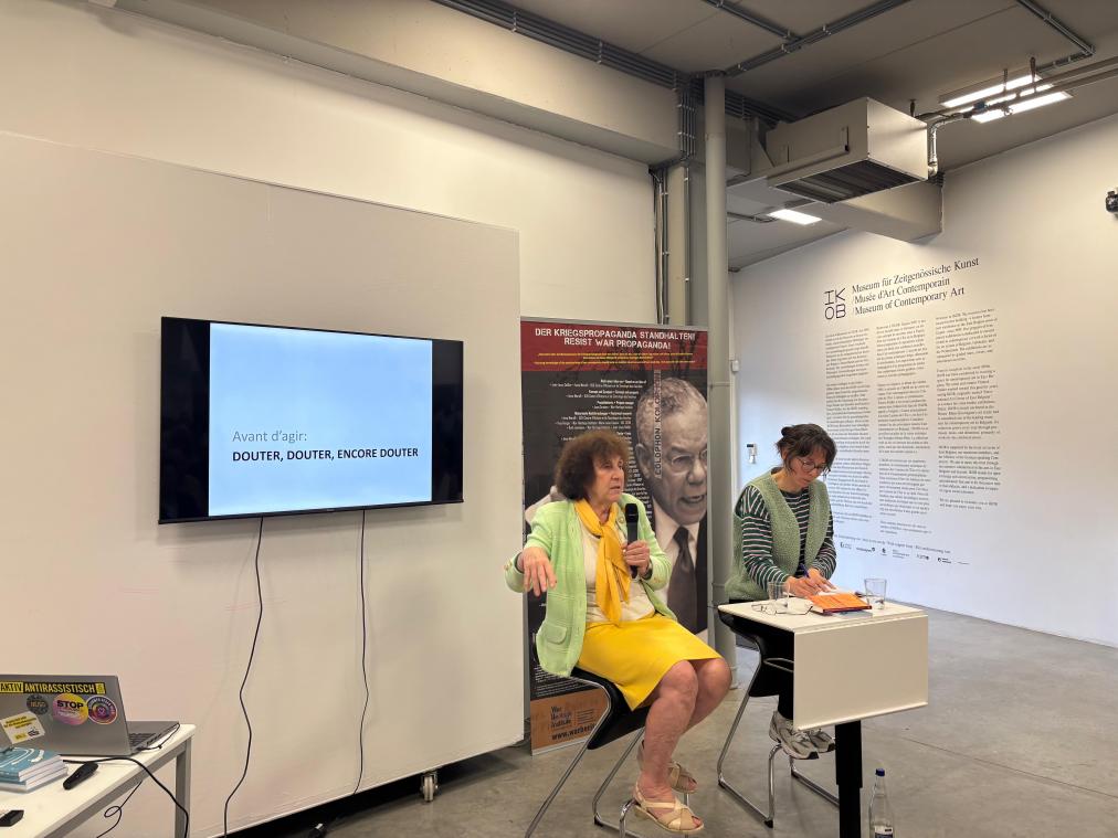 <p>Anne Morelli (l.) referierte am Donnerstag im IKOB über die Zehn Prinzipien der Desinformation.</p>