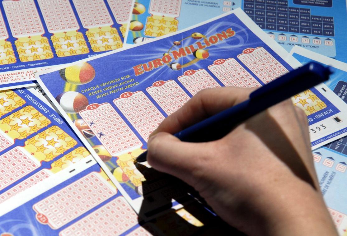 <p>Ein Lottoschein wird ausgefüllt: Die Nationallotterie sucht derzeit den Besitzer eines Gewinns von 600.000 Euro.</p>