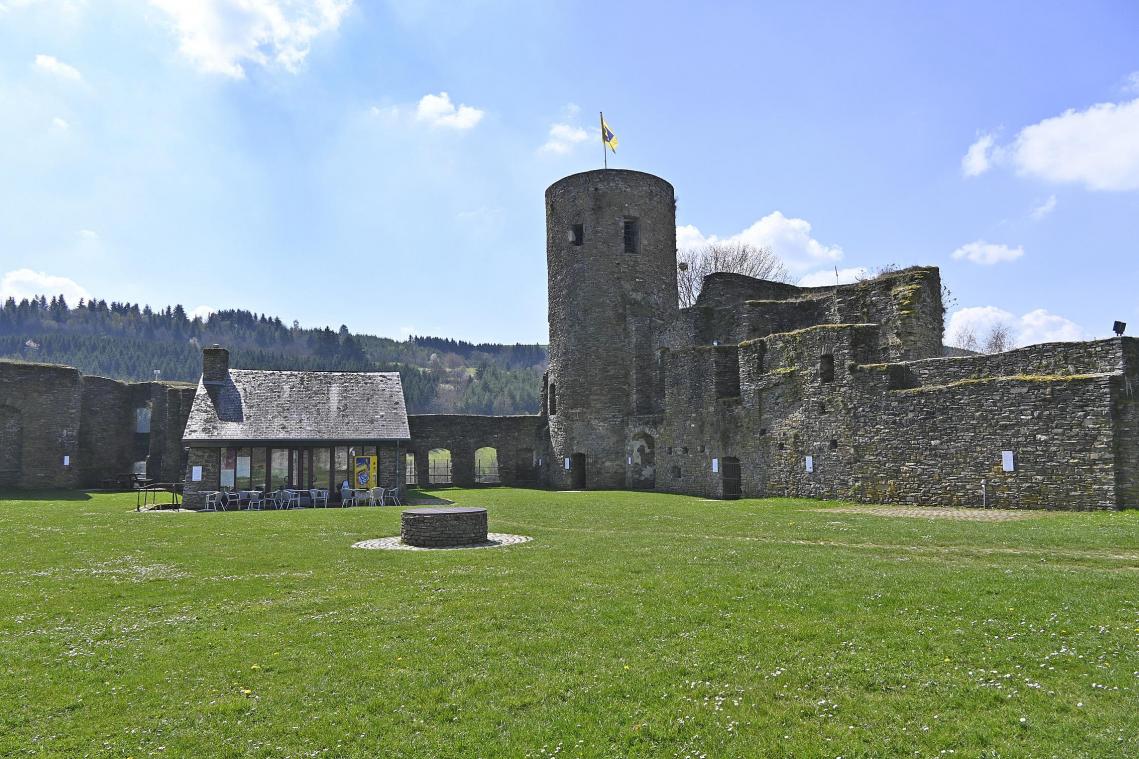 <p>Auf dem Burgplatz werden demnächst standesamtliche Trauungen vollzogen.</p>