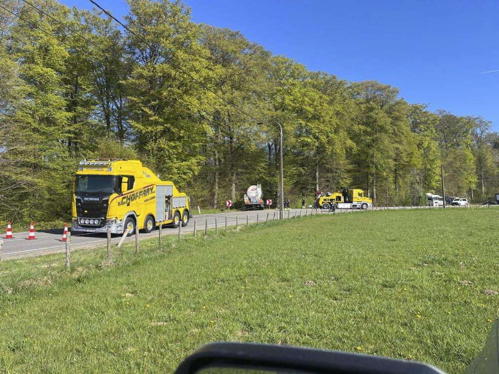 <p>Die Bergung des Lkw zog sich bis in den späten Samstagvormittag hin.</p>