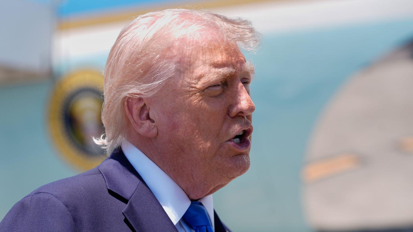 <p>Präsident Donald Trump spricht zu Reportern.</p>