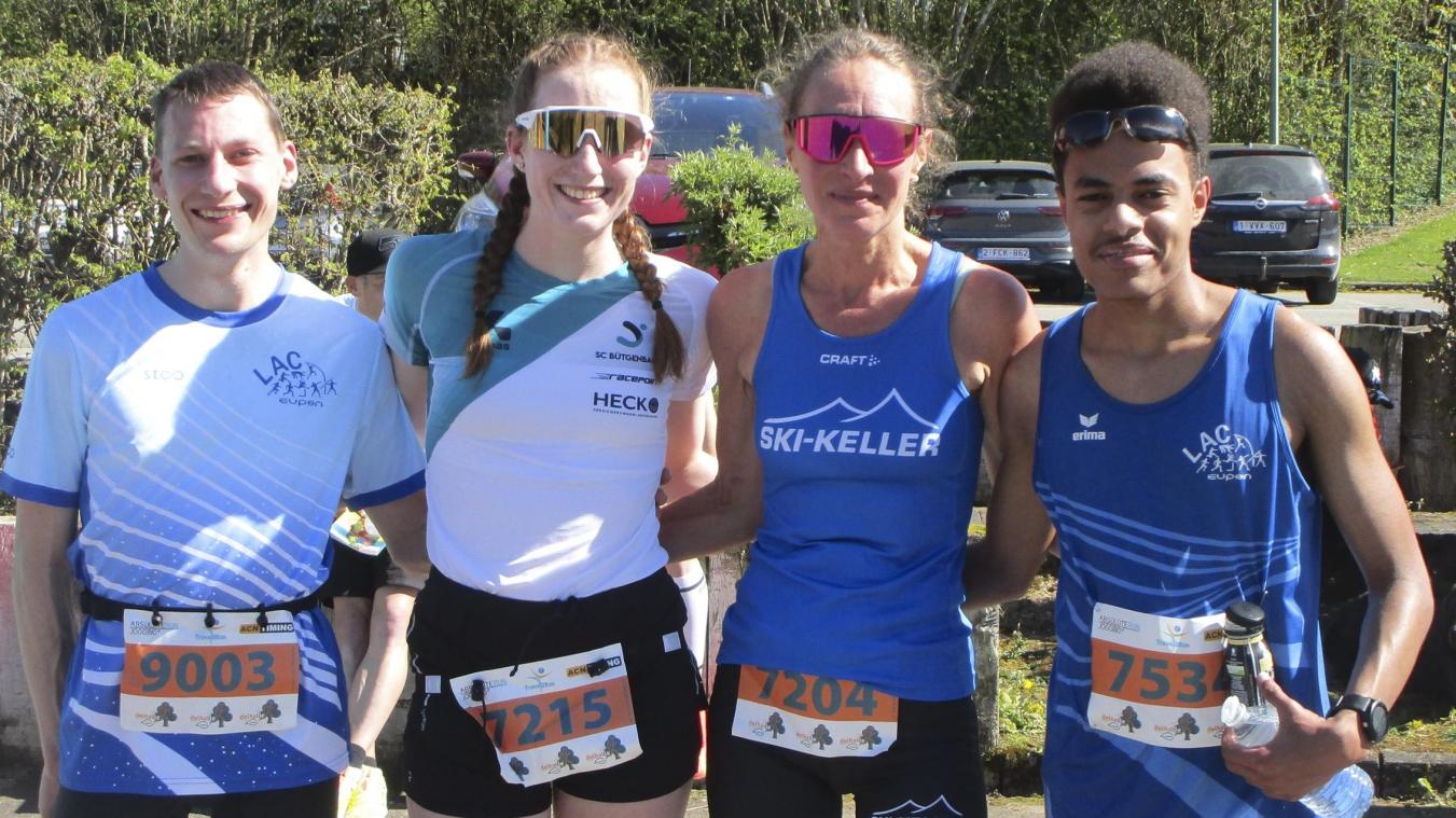 <p>Ein Foto mit den besten Ostbelgiern über 11,5 Kilometer: Olivier Fraipont (Dritter), Siegerin Romy Schröder, Gaby Andres (Zweite) und Tulu Breuer (Sechster)</p>