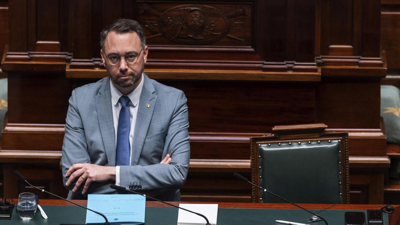 <p>Maxime Prévot ist die prägende Figur von Les Engagés. Er steht angesichts der verschärften Asylpolitik der Regierung unter Druck: Während seine Partei den Kurs offiziell mitträgt, wächst intern die Kritik an Zugeständnissen bei migrationspolitischen Kernfragen und am Spagat zwischen humanistischem Anspruch und politischem Pragmatismus.</p>