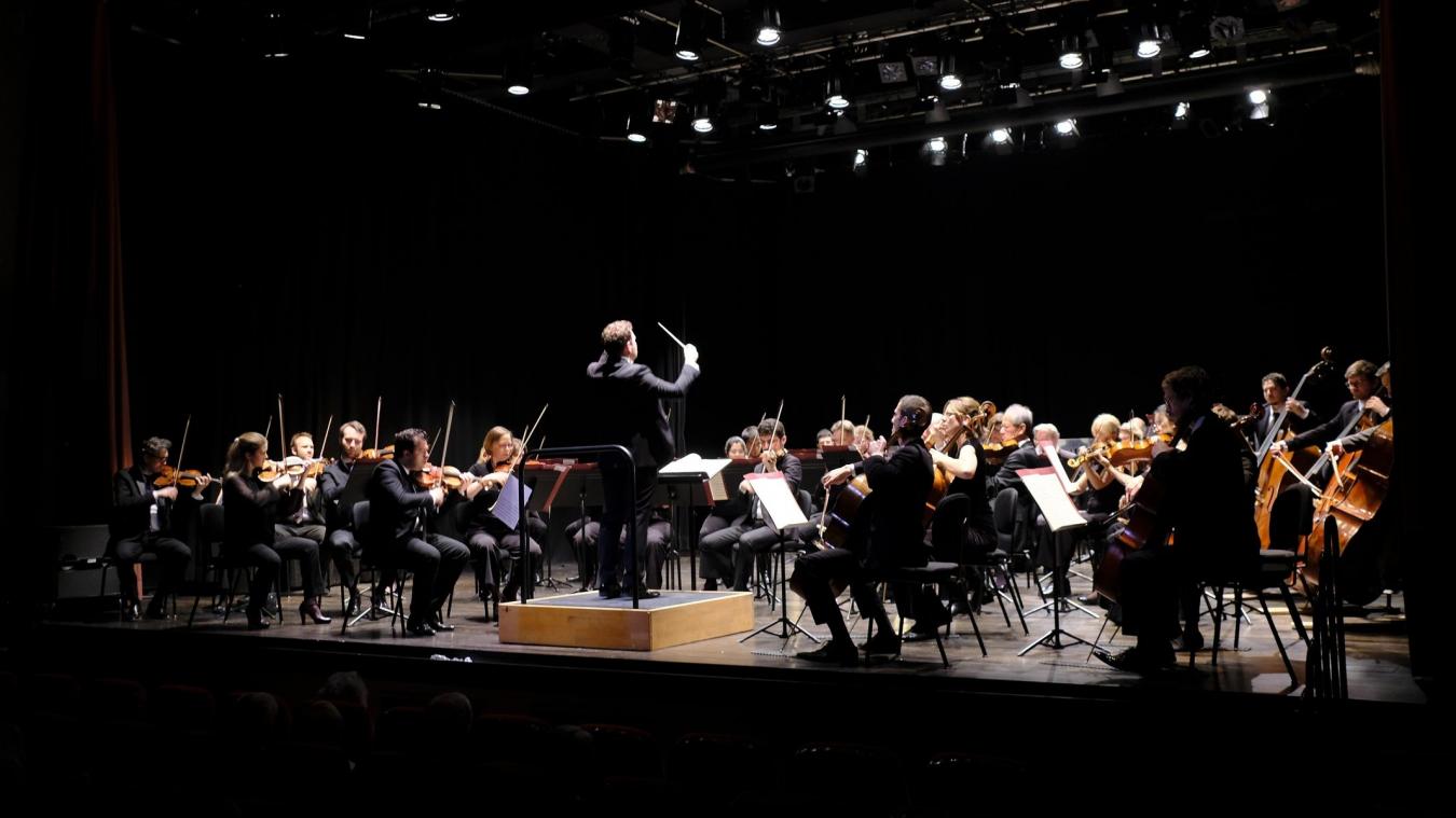 <p>Mozarts gelassene Heiterkeit und Beethovens dramatische Deutungskraft prägten diesen Konzertabend. Die Lütticher Philharmoniker wurden den gewünschten gegensätzlichen Anforderungen gerecht.</p>