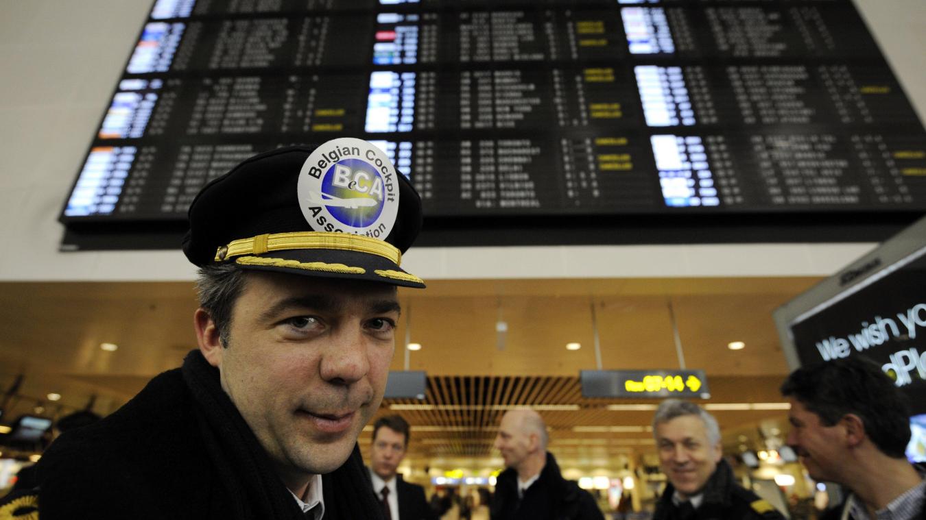 <p>Ein Pilot der Belgian Cockpit Association am Landesflughafen in Zaventem: Die Pilotenvereinigung schlägt Alarm wegen der widersprüchlichen Regeln zum Renteneintritt und unterstützt die Streikankündigung im belgischen Luftfahrtsektor.</p>
