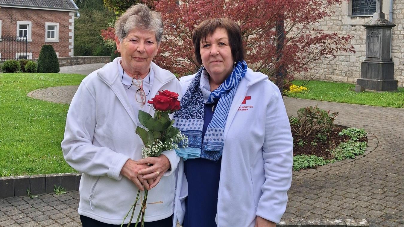 <p>Als Präsidentin der Lokalsektion Raeren des Roten Kreuzes löst Monique Wey (r.) Irene Cormann ab.</p>