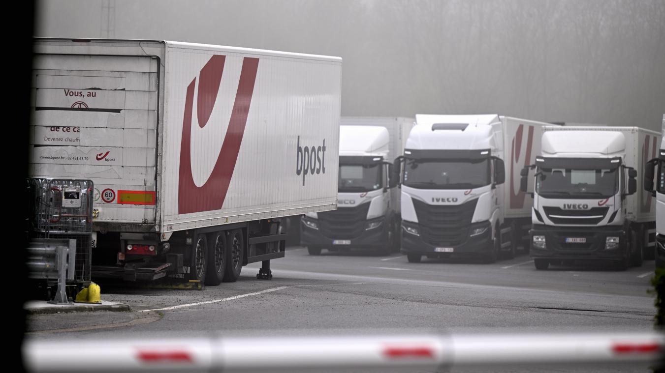 <p>Der Streik bei Bpost lockert sich – ein weiteres Verteilzentrum in Brüssel wurde freigegeben.</p>