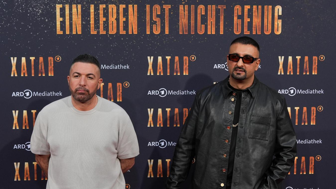 <p>Die Rapper Samy (l) und SSIO (Ssiawosch Sadat) kommen zur Preview der ARD-Doku „XATAR - Ein Leben ist nicht genug“.</p>