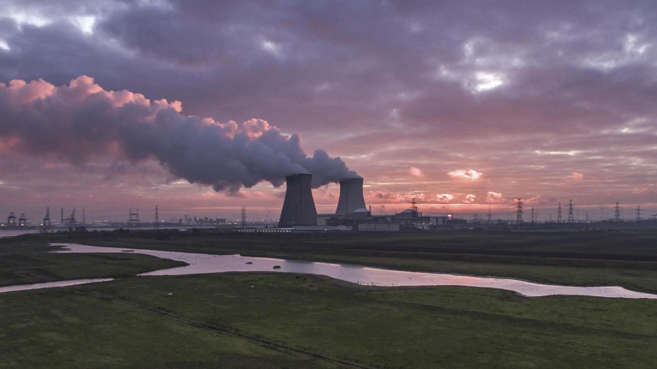 <p>Die Föderalregierung prüft, ob eine Übernahme des belgischen Atomparks – im Bild die Anlage in Doel – möglich ist.</p>