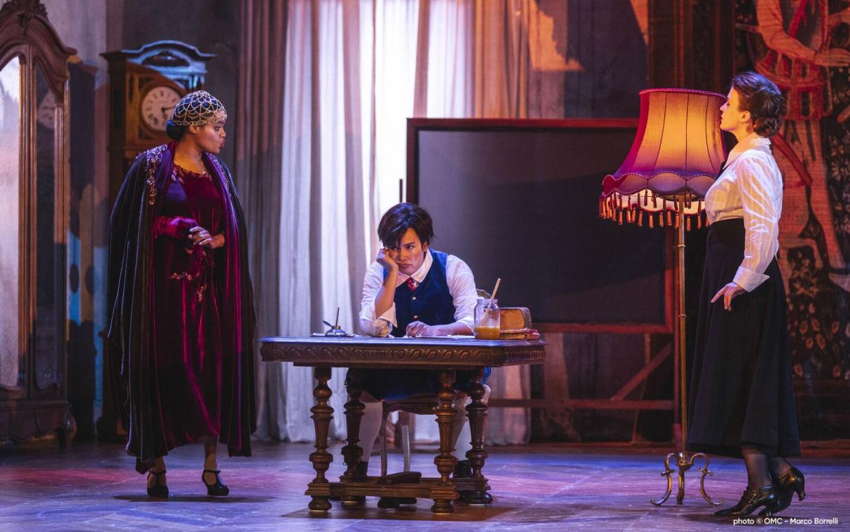 <p>Szenenbild einer Aufführung von „L´Enfant et les sortilèges“ an der Oper von Monaco. Jean-Louis Grindas Inszenierung wurde dort hochgelobt.</p>