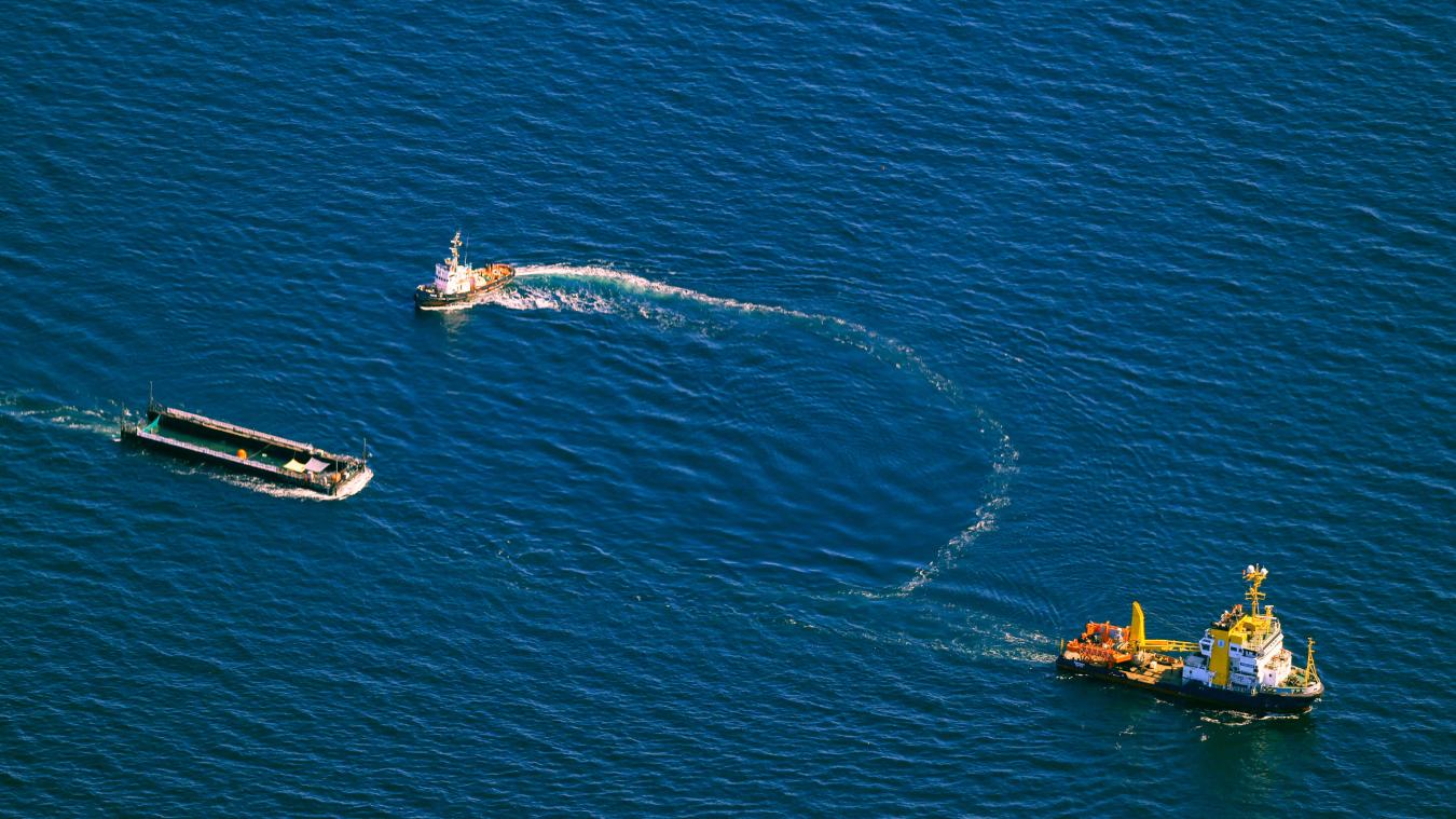 <p>.Der Buckelwal wird in seiner Barge vom Schlepper Fortuna B entlang der dänischen Küste in Höhe unterhalb von Skagen, im sogenannten Skagerrak, durch die Ostsee gezogen.</p>