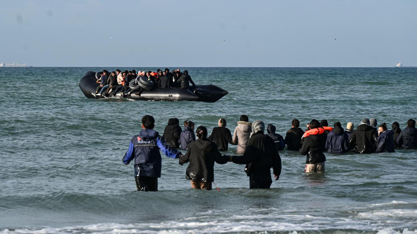 <p>Polizei und Behörden haben in der Nacht mehrere Migrantengruppen an der belgischen Küste gestoppt.</p>