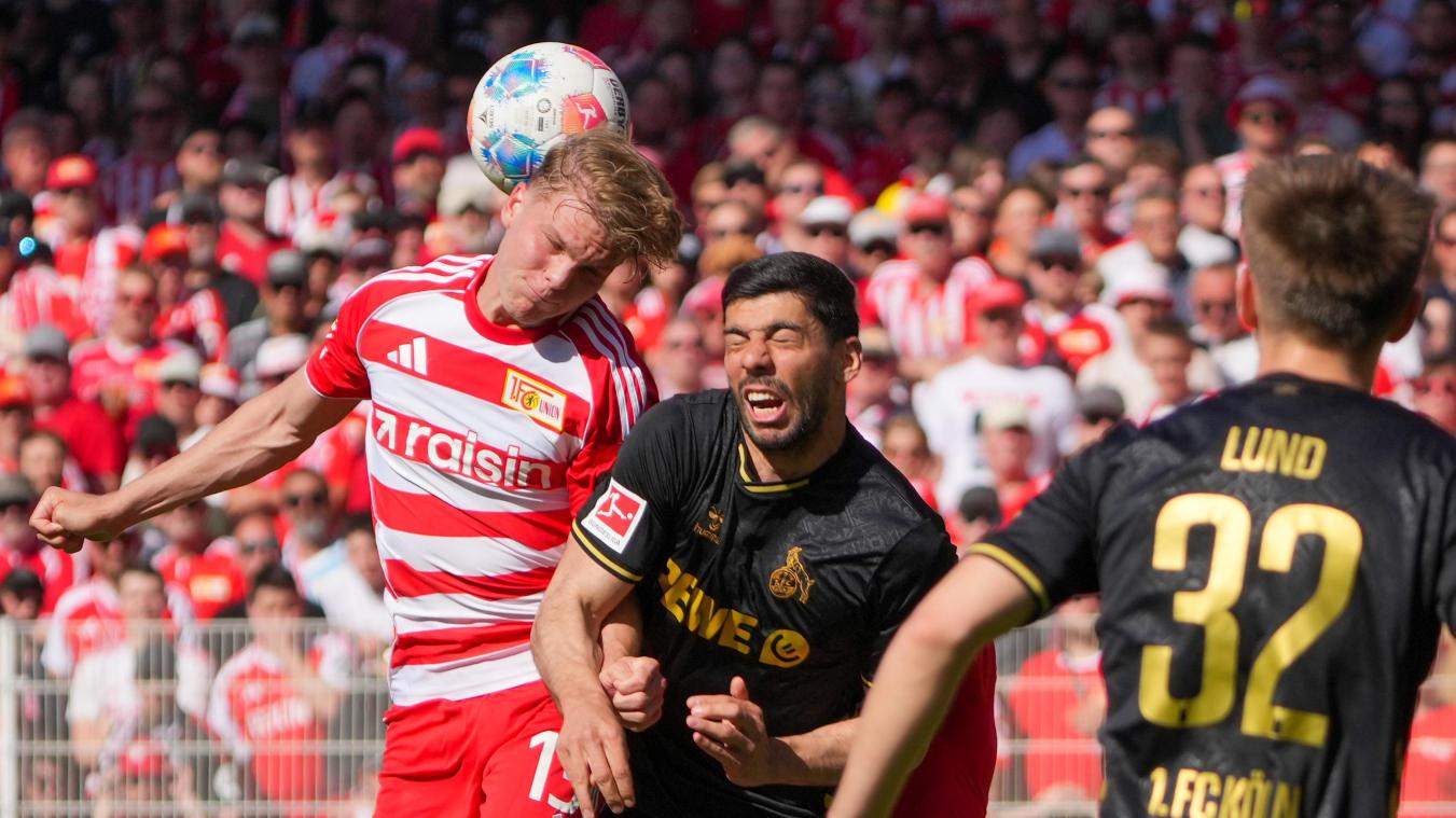 <p>András Schäfer (l, 1. FC Union Berlin) gegen Cenk Ozkaçar (1. FC Köln) im Kopfballduell.</p>