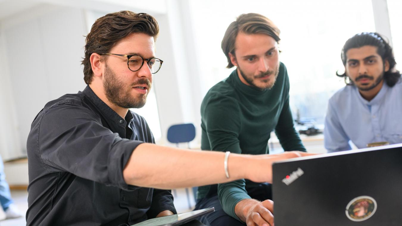 <p>Aktienoptionen gewinnen als Bonusmodell in Belgien an Bedeutung – vor allem in großen Unternehmen und bei männlichen Beschäftigten.</p>