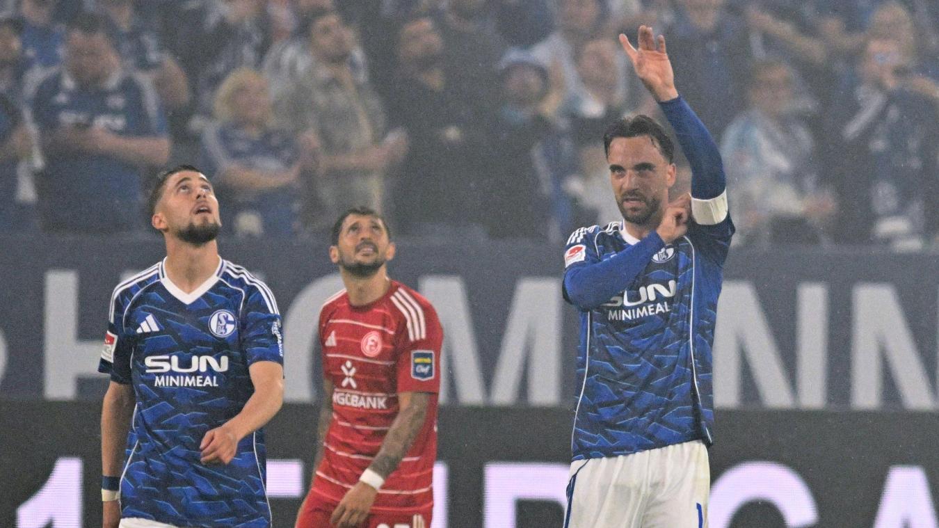 <p>Kenan Karaman (r.) erzielte das Schalker 1:0.</p>