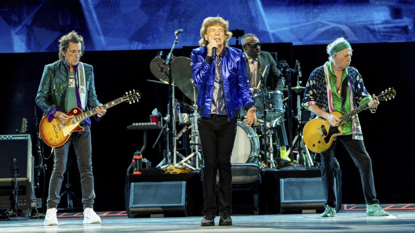 <p>Ronnie Wood (vorn l-r), Mick Jagger und Keith Richards sowie Schlagzeuger Steve Jordan (h) von den Rolling Stones treten während ihrer Hackney Diamonds-Tournee in der Thunder Ridge Nature Arena auf.</p>