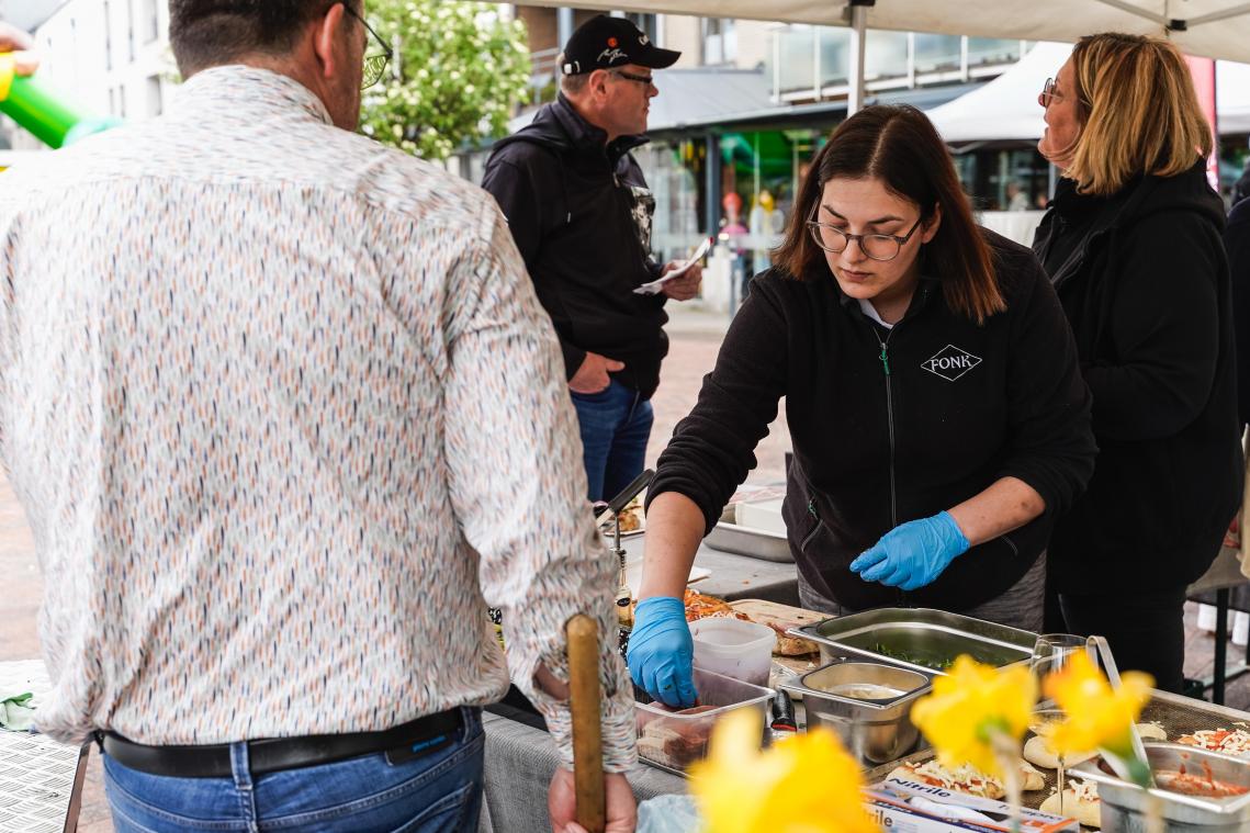 <p>An den „Food Stations“ wurden viele Leckereien geboten.</p>