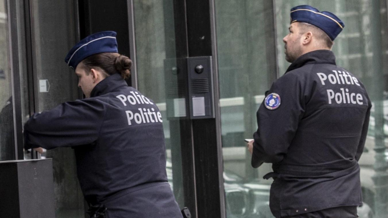 <p>Umstritten: Polizeibeamte sollen private Wohnungen betreten dürfen, um bestimmte Menschen ohne Aufenthaltsrecht festzunehmen (Illustrationsbild).</p>