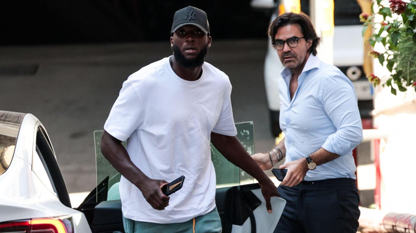 <p>Romelu Lukaku (links) wird von seinem Berater Federico Pastorello (rechts) begleitet: Eine Rückkehr des Nationalstürmers zu Anderlecht ist laut Pastorello „nicht für die nahe Zukunft“ vorgesehen.</p>
