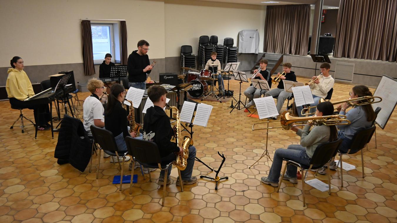 <p>Am Mittwoch sammelten die jungen Musikerinnen und Musiker bei der zweiten Probe in Crombach weiter erste Erfahrungen mit Big-Band-Musik.</p>
