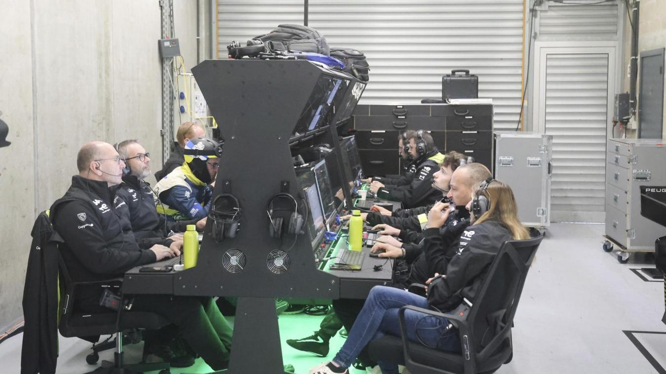 <p>Die Kommandozentrale von Peugeot in der Box in Spa-Francorchamps.</p>