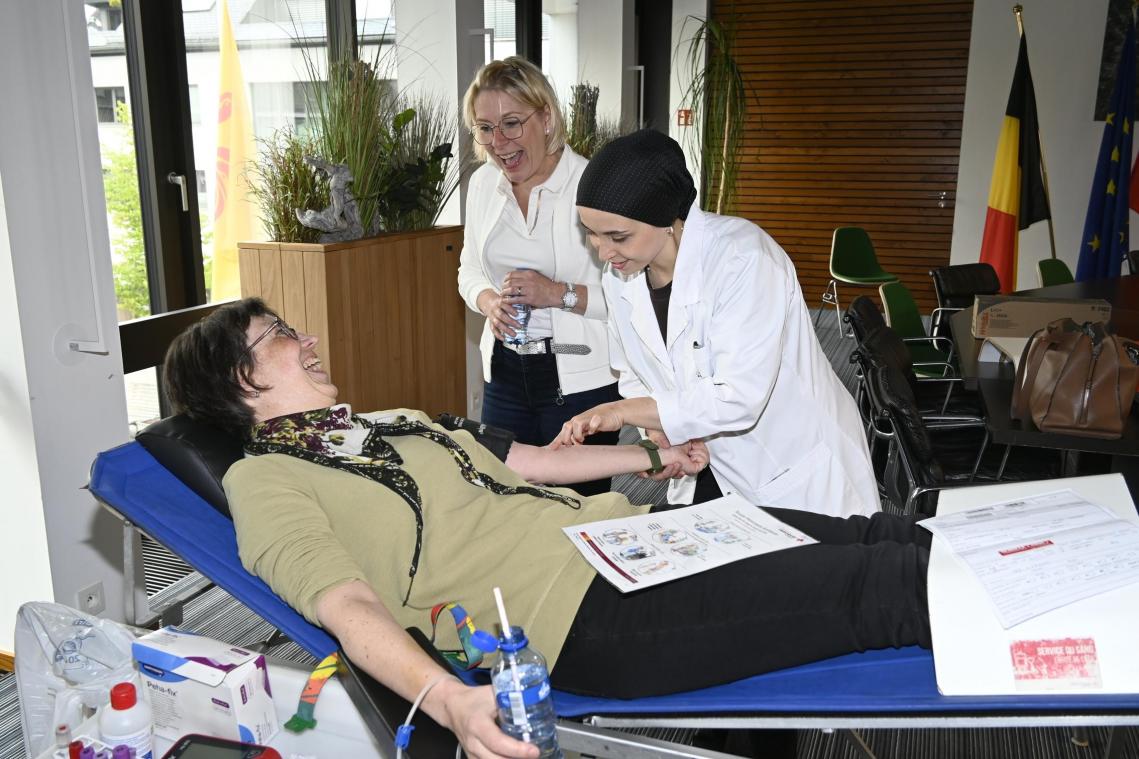 <p>Der Spaß kam beim Blutspenden nicht zu kurz (im Hintergrund erkennt man Dorothea Messerich).</p>