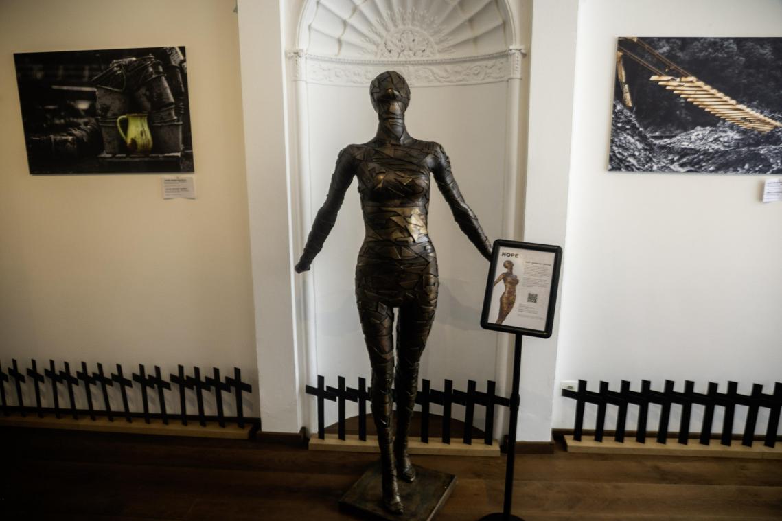 <p>Die Ausstellung im Haus Küchenberg erinnert an die Flutkatastrophe vom Juli 2021.</p>