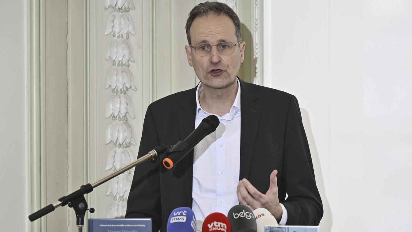 <p>Der Historiker Vincent Dujardin präsentiert seine neue Biografie über König Baudouin, in der er zentrale Schlussfolgerungen der Lumumba-Kommission infrage stellt.</p>