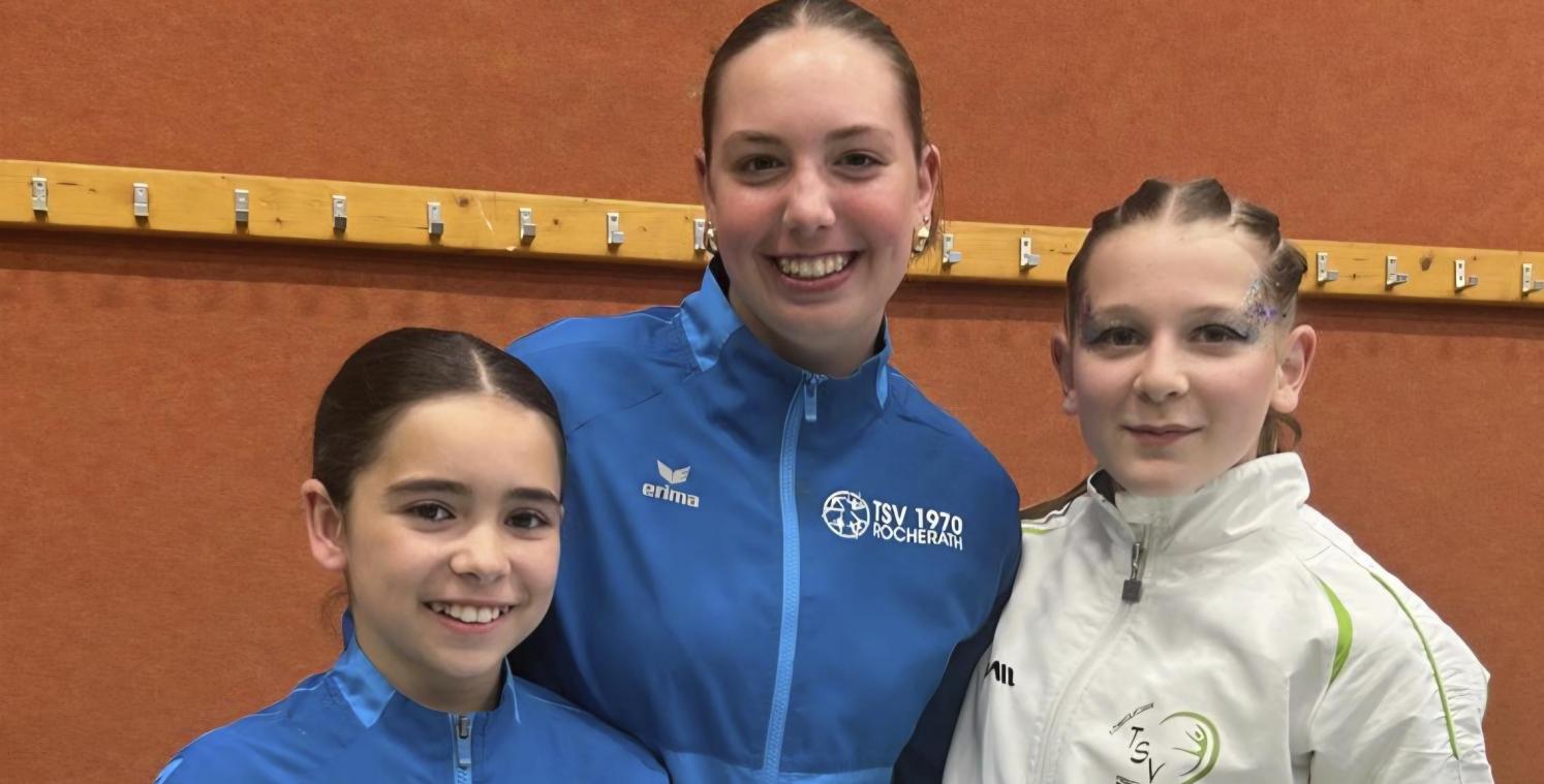 <p>Die geehrten Turnerinnen: Gina Mertes und Alica Buranyan (TSV Rocherath) links und Lila Schmitz (TLZ Amel)</p>