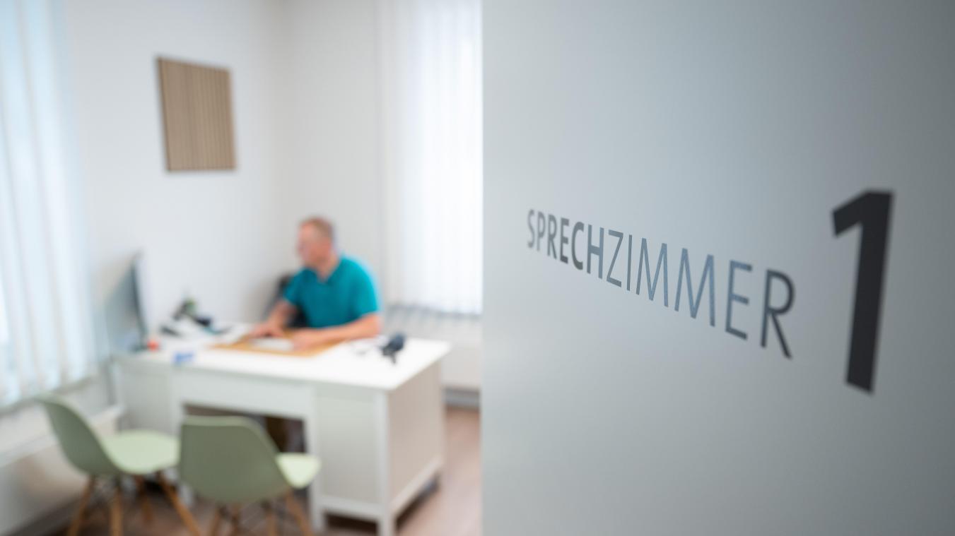 <p>Die Föderation Prisme fordert einen inklusiveren Zugang zur Gesundheitsversorgung für LGBTQIA+-Personen in Belgien.</p>