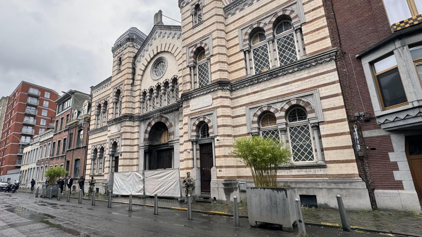 <p>Ein Blick auf die Lütticher der Synagoge in der Rue Léon Frédéric</p>