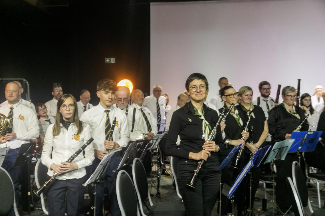 <p>Den gemeinsamen, dritten Teil des Konzerts haben die beiden Harmonien nur in einer kurzen Anspielprobe vorbereiten können - aber er gelingt.</p>