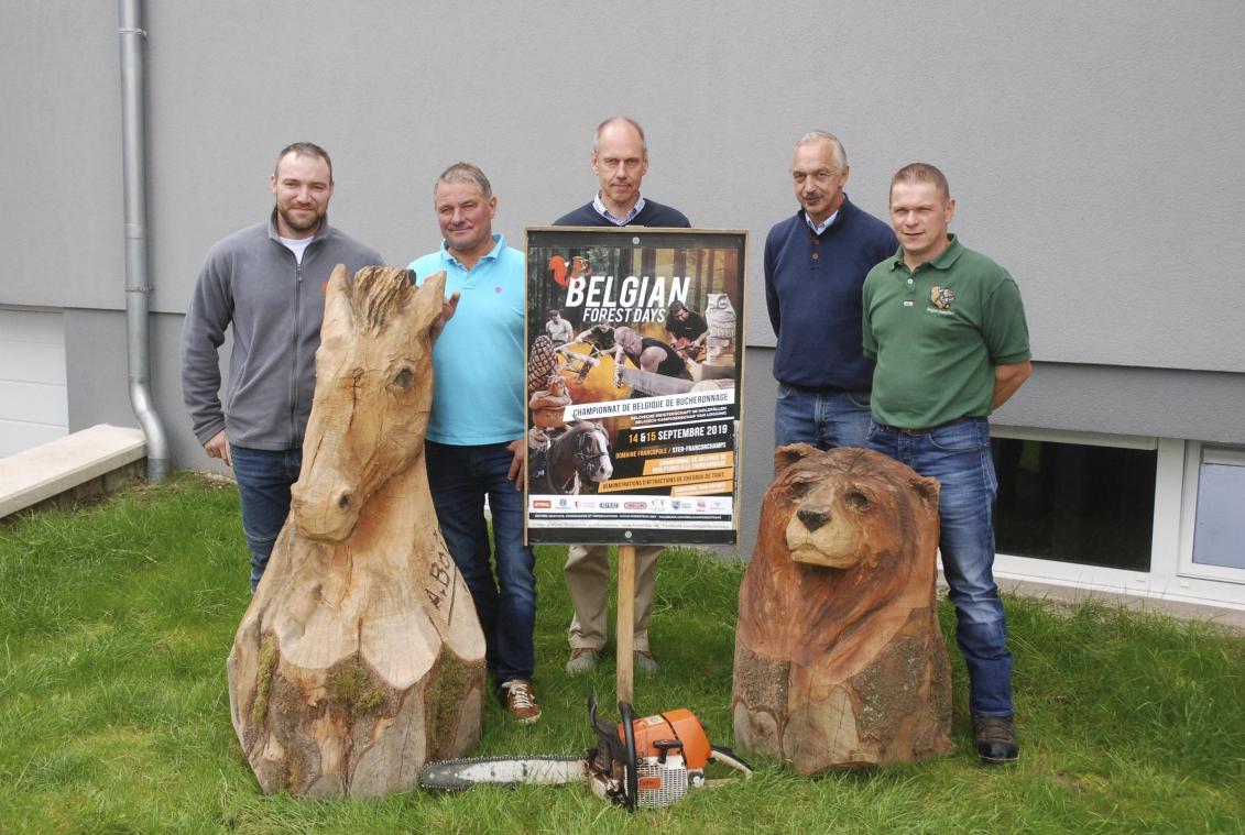 <p>Auf vielfachen Wunsch werden in diesem Jahr wieder die belgischen Holzfällermeistermeisterschaften (“Belgian Forest Days“) in Ster-Francorchamps stattfinden. Das hat Rekordchampion Raymond Kockelmann (2.v.l.) bestätigt.</p>