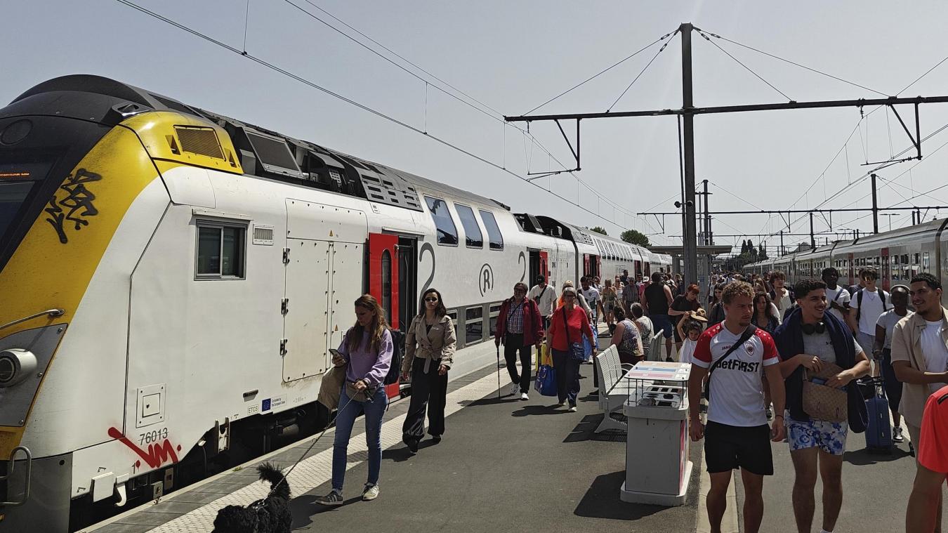<p>Auftakt ins verlängerte Pfingstwochenende: Zahlreiche Ausflügler reisen mit dem Zug an die belgische Küste (wie hier in Blankenberge). Für das sonnige Wochenende werden an den Badeorten viele Besucher erwartet.</p>