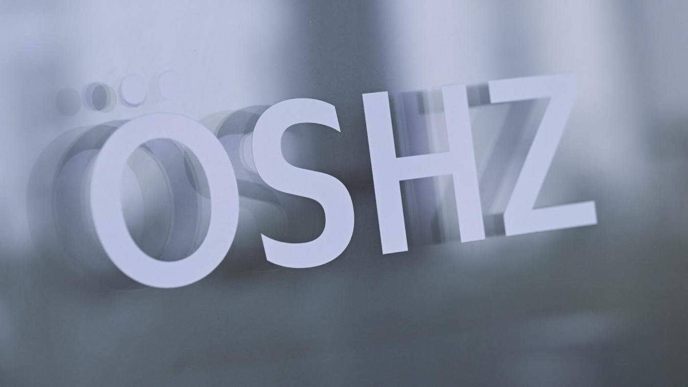 <p>Die Reform des Arbeitslosengeldes könnte die Öffentlichen Sozialhilfezentren in der DG zusätzlich unter Druck setzen. Im PDG wurde erneut über die Folgen für die ÖSHZ sowie den Umgang mit Langzeitarbeitslosigkeit diskutiert.</p>