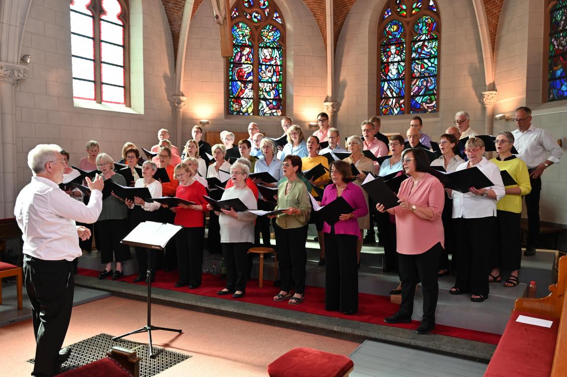 <p>Die Chorgemeinschaft Büllingen-Wirtzfeld präsentierte in der Pfarrkirche unter der Leitung von Heinz Piront ein vielfältiges Programm von alter bis zeitgenössischer Chormusik.</p>