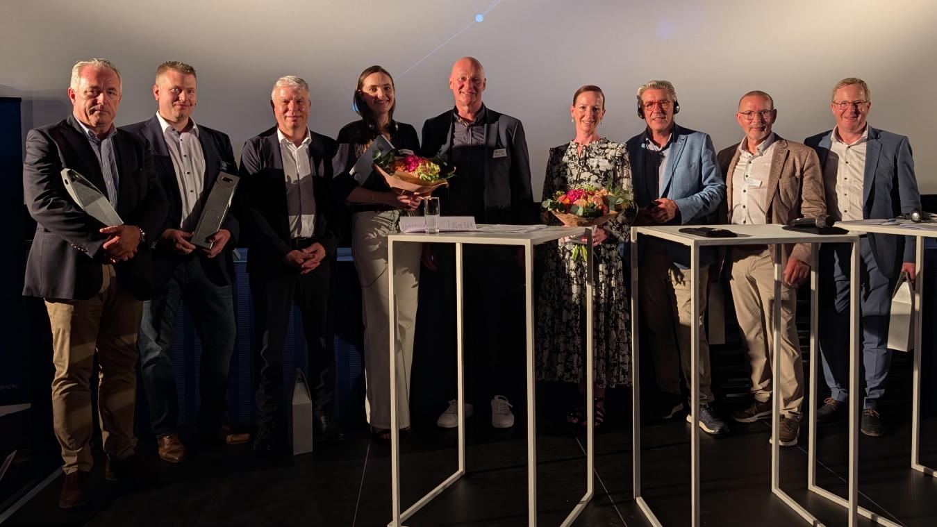 <p>Unternehmer aus der Region diskutierten mit Ministerin Simonet (4.v.l.) über die Zukunft des Mittelstands.</p>
