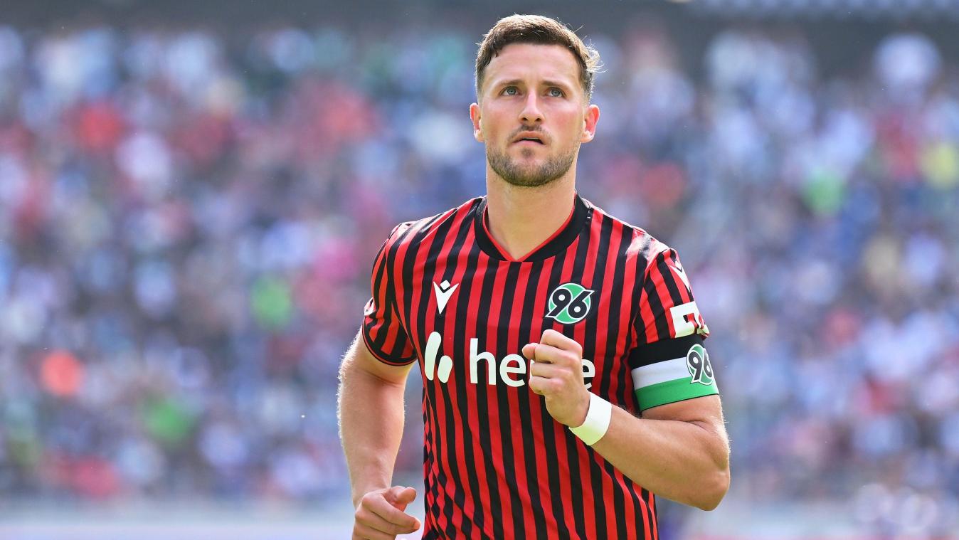 Borussia Mönchengladbach Signs Hannover Captain Leopold