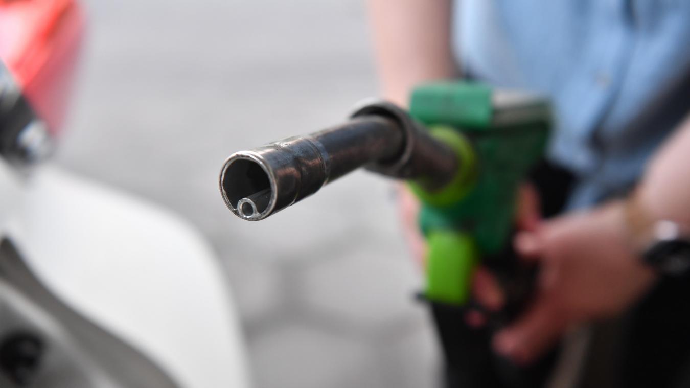 <p>Autofahrer können aufatmen: Die Kraftstoffe werden hierzulande billiger.</p>