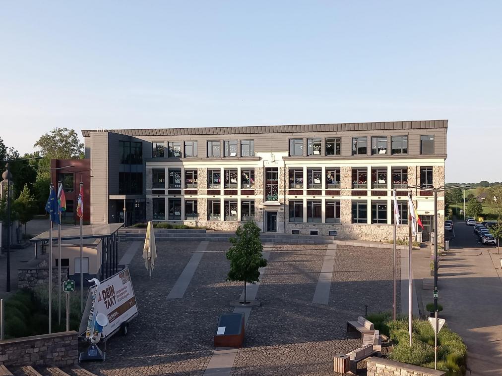 <p>Blick auf die Raerener Gemeindeschule Driesch</p>