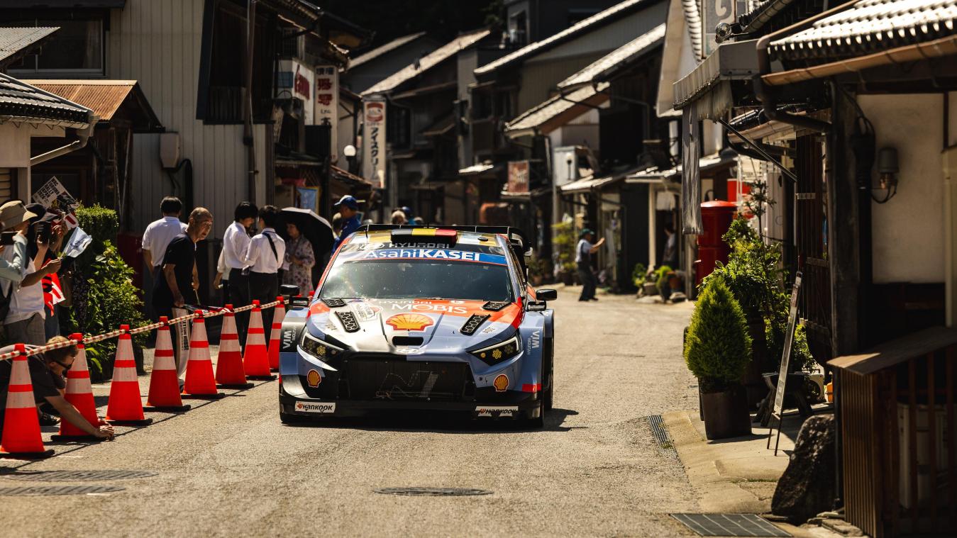 <p>Thierry Neuville bei der Rallye Japan in Aktion</p>