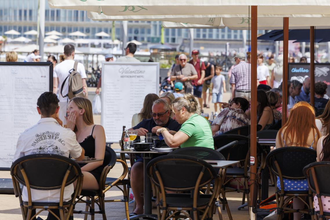<p>Volle Terrassen, aber steigender Kostendruck: Immer mehr Restaurants setzen hierzulande auf neue Konzepte wie feste Tischzeiten oder verkleinerte Speisekarten, um wirtschaftlich bestehen zu können.</p>