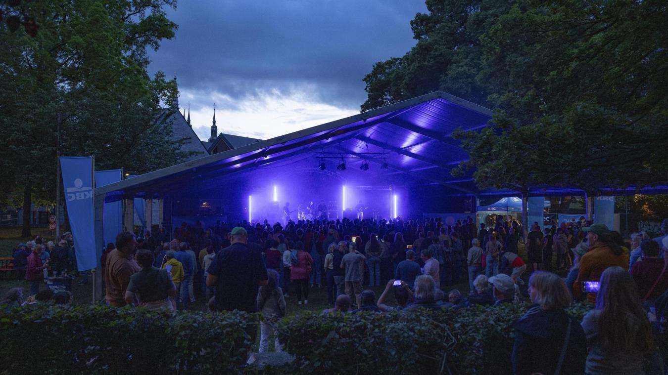 <p>Rockig und auf Deutsch ging es am Sonntagabend zum Abschluss des Eupen Musik Marathon zu: Auf der Bühne im Stadtpark legte Heisskalt einen starken Auftritt hin.</p>