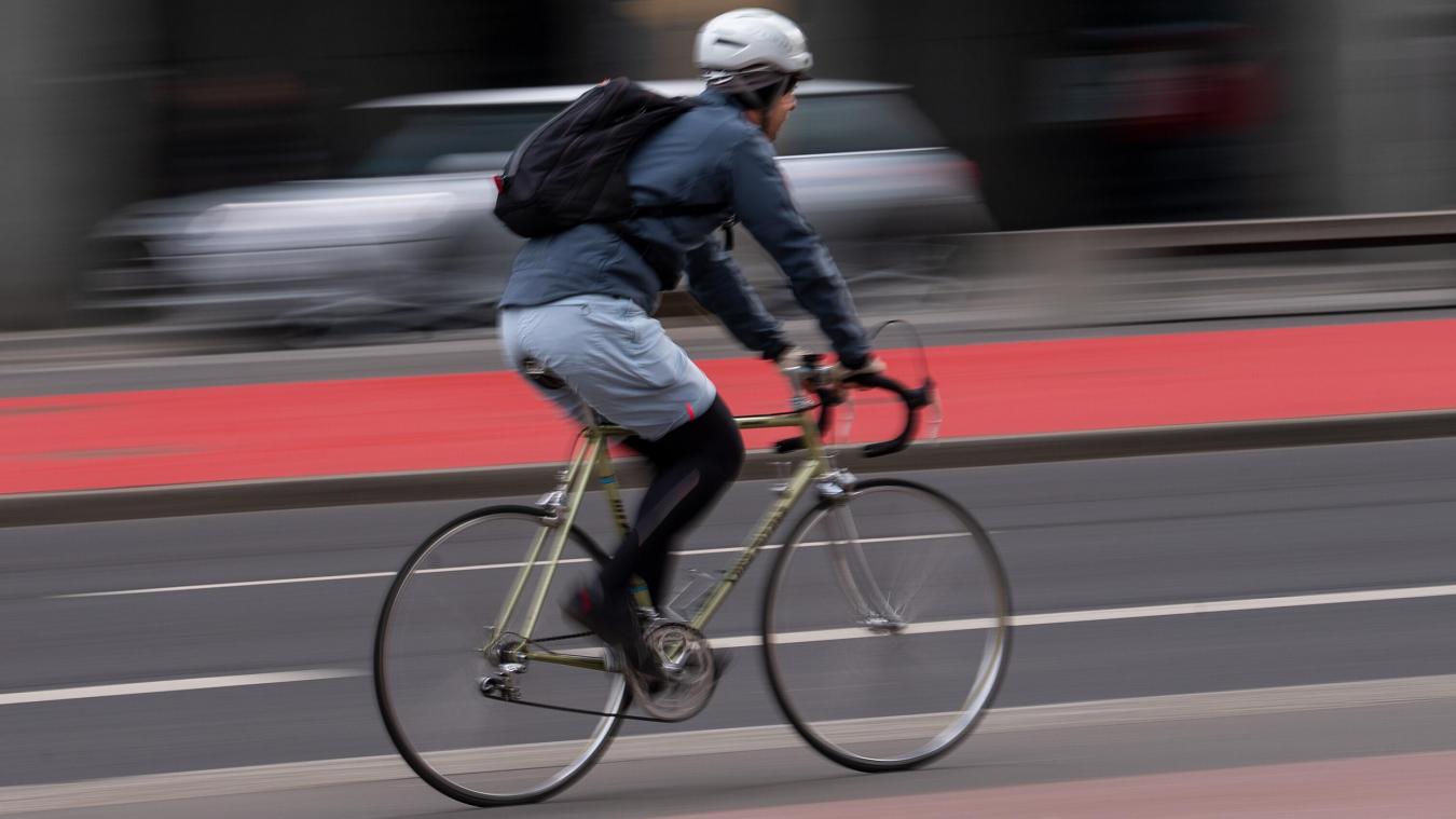 <p>Mit Helm und Rucksack zur Arbeit: Das Fahrrad gewinnt als Verkehrsmittel für Pendler an Bedeutung – vor allem in Flandern und Brüssel.</p>