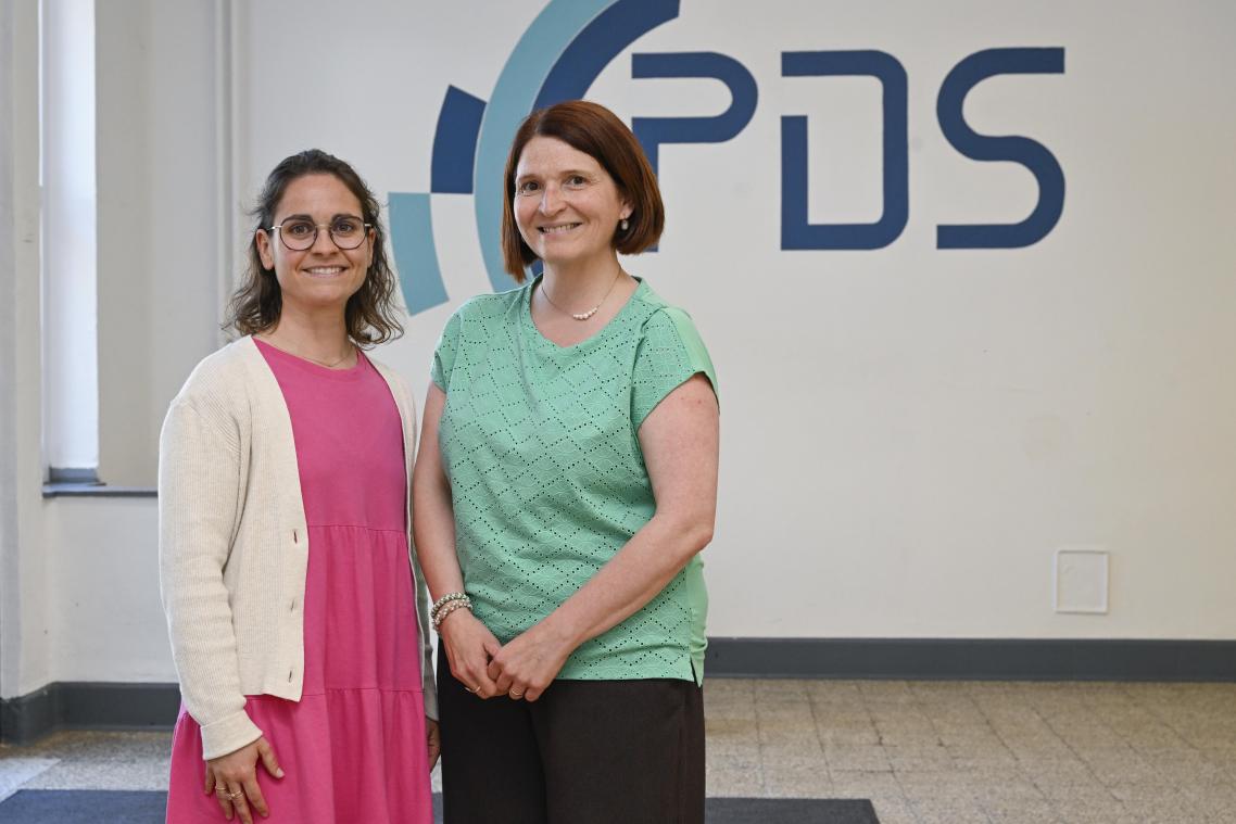 <p>Marie Kever (l.) und Sabrina Emonts blicken optimistisch auf das nächste Schuljahr.</p>