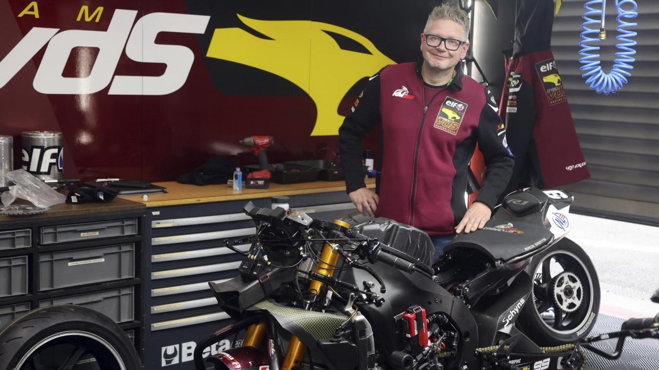 <p>Der ostbelgische Teammanager Mario Küpper in der KM99-Box der 8h Spa Motorrad.</p>