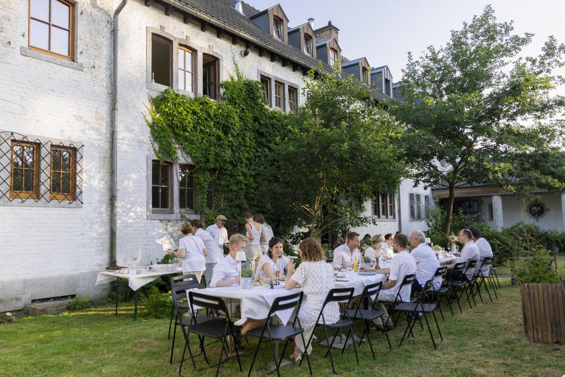 <p>Picknick mit Nachbarn: Am 27. Juni finden in Eupen die Weißen Tafeln statt.</p>