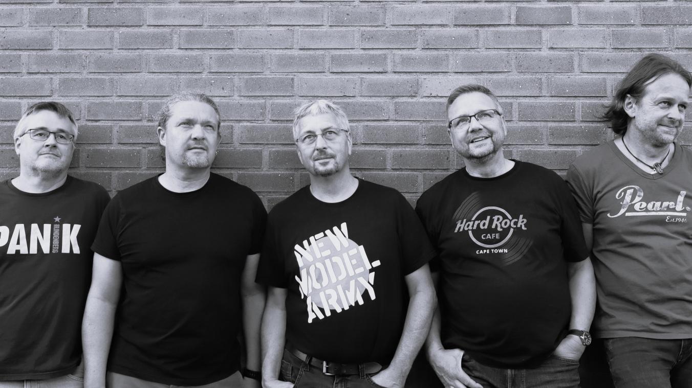 <p>Die Kölschrock Komplizen präsentieren kölsche Rockmusik, die nichts mit Karneval zu tun hat.</p>
