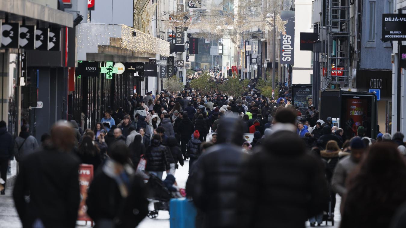 <p>Menschen strömen durch das Zentrum von Brüssel: Belgien zählte zum 1. Januar 2026 insgesamt 11,87 Millionen Einwohner.</p>