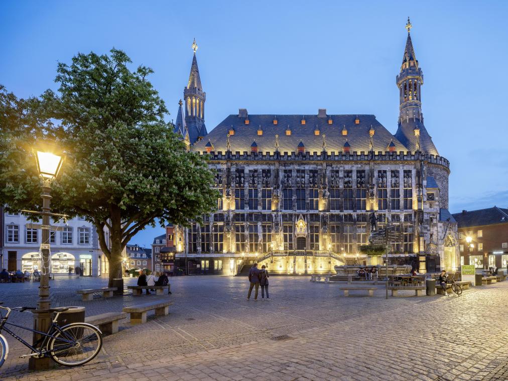 <p>Blick auf das Aachener Rathaus: Die Kaiserstädter gehören zu den zufriedensten in NRW.</p>
